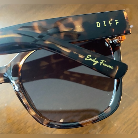 Diff Emily Fauver polarized sunglasses NIB - Picture 3 of 7